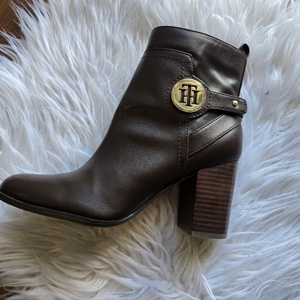 TOMMY HILFIGER Dark Brown Dena Ankle Boots Size 9.5